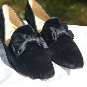 Super fancy velvet shoes with bow